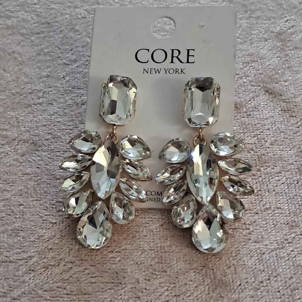 Retro Elegant Gold Tone and Rhinestones Earrings Holuday Glam
